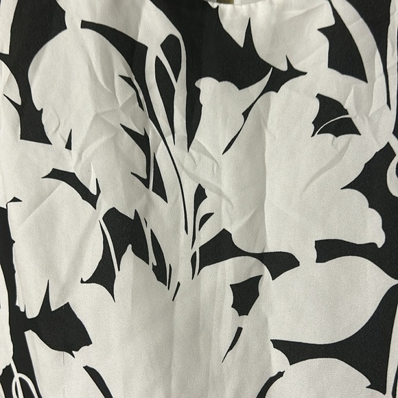 KAARI BLUE, large women no sleeve top; barely worn - Picture 5 of 5